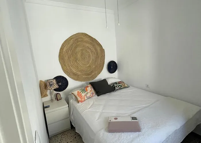 Casa 3 Centro De Conil En Calle Azucena *