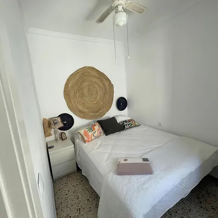 Casa 3 Centro De Conil En Calle Azucena *